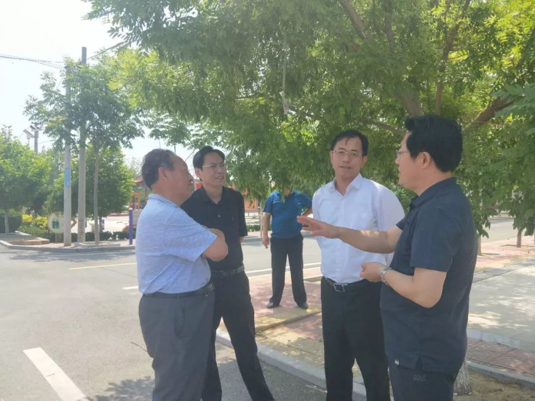 平度市副市长马思乐,蓼兰镇党委书记魏国平,副镇长陈宗进陪同.