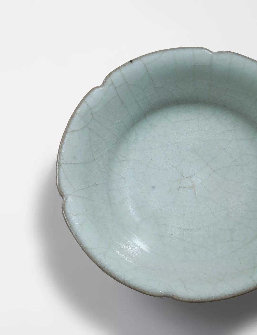 保利能拍高古瓷？一只南宋官窑盘3277.5万，一把耀州窑执壶3047.5万