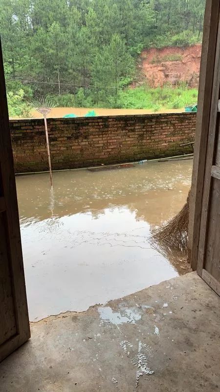 航拍于都多地暴雨!抢险救灾行动仍然在进行中.