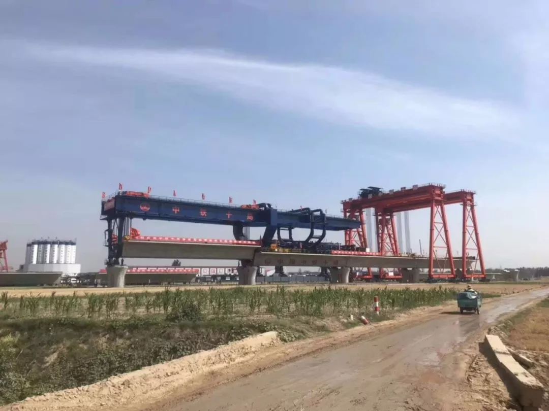 实拍:鲁南高铁曲菏段施工,最新!