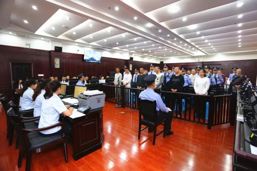 昨天(6月10日),六盘水市钟山区人民法院一审公开开庭审理被告人