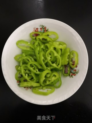 青椒丝怎么切出来的 c640023c4da646409c9992e9a9ec49f9.jpeg