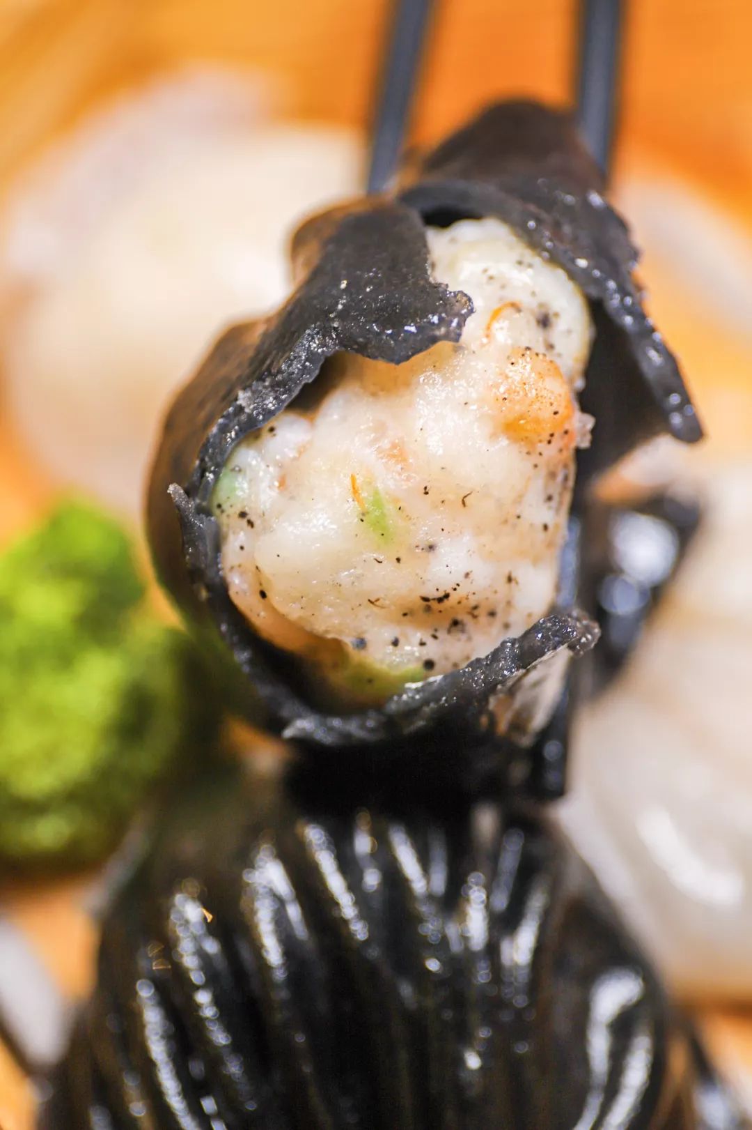 双色虾饺好料菌每次吃茶点必点虾饺,富生记的虾饺现点现做,先把加入