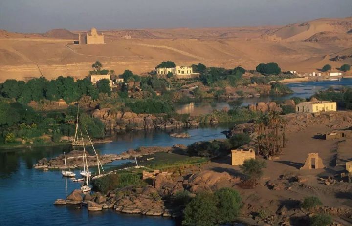 尼罗河对埃及来说就是上天最美好的赠礼,它是古埃及的生命之泉.