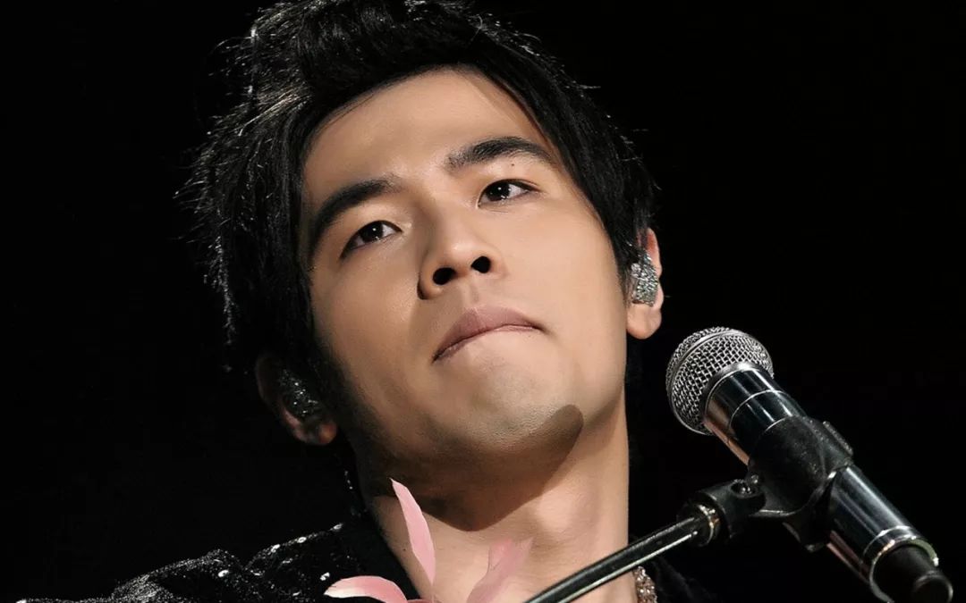 周杰伦六大悲伤情歌演唱会现场一次听个够,听