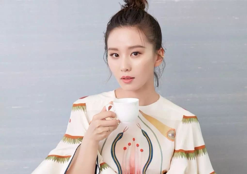 导读:近日来刘诗诗在高考前夕发出幼子图片为高考加油的新闻刷了一遍