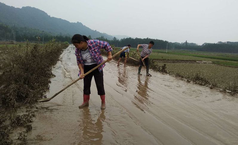 吉安市各县人口_大雨滂沱,他们把你抱在怀中