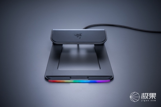 「新东西」雷蛇推出幻彩笔记本支架，配备USB 3.0接口，支持RGB灯效