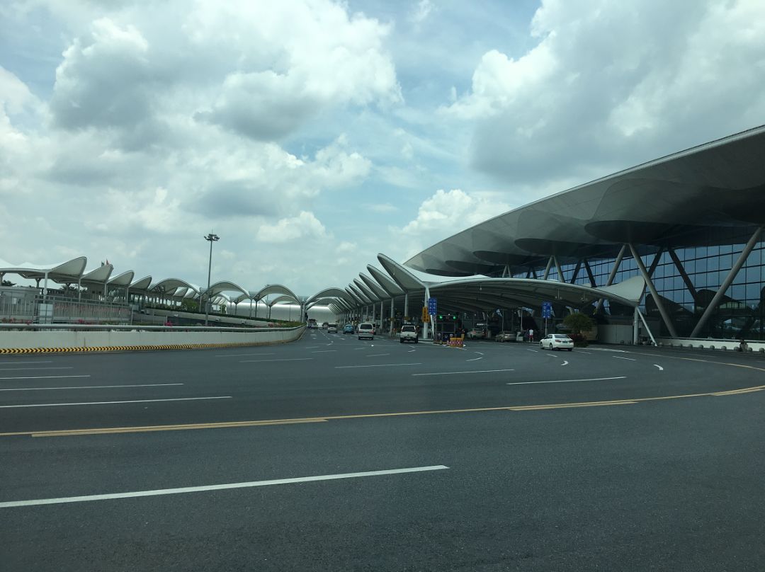 一,广州白云国际机场 出发层道路(含一号航站楼,二号航站楼)全天24