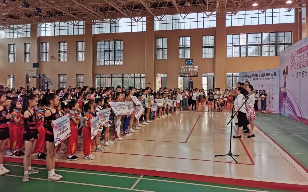 6月7日50多所学校200余组代表集结于宁波市第七中学体育馆进行比赛的