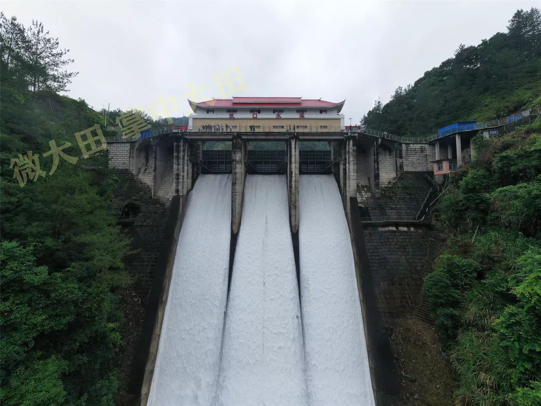 【现场视频】今天坑口水库开闸泄洪,场面壮观!