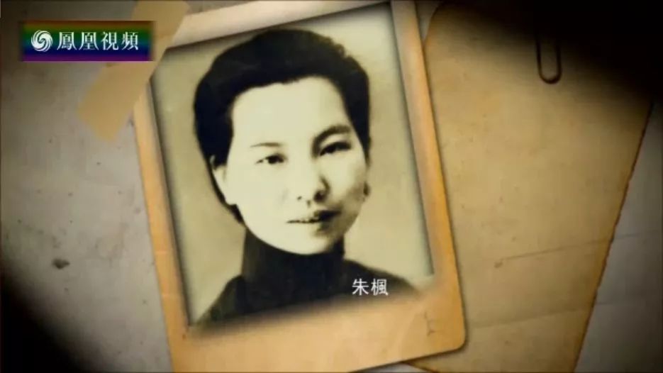 吴石和夫人王碧奎带着小儿子在台北合影留念.