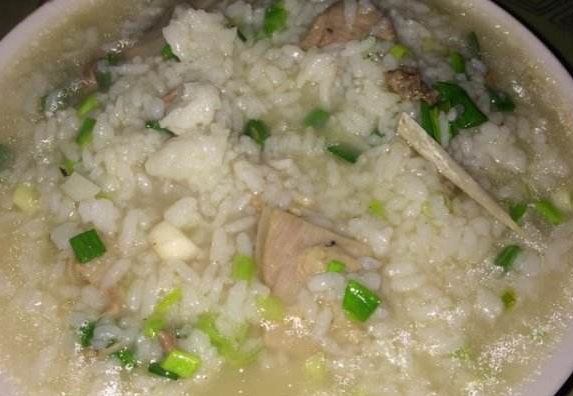                     这种“饭”老人最好别让孩子食用，可能会损伤肠胃，影响孩子发育