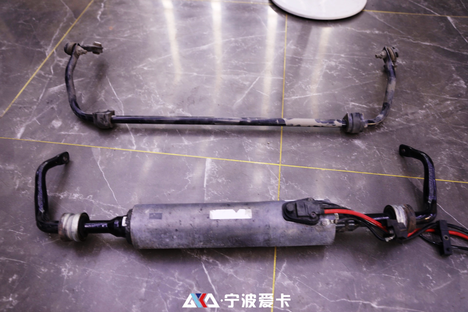 宝马730系g12 改装魔毯悬挂 夜视mp刹车 遥控泊车 m档