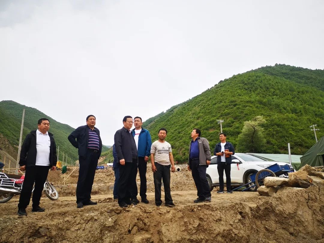 脱贫攻坚县委书记高晓东一行深入石门乡调研指导脱贫攻坚等各项重点