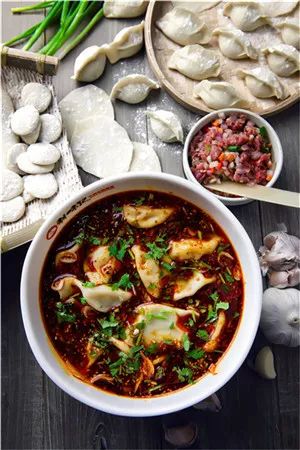 【酸汤水饺—利味记牛肉水饺专家】【油泼面—陕味食族油泼面】