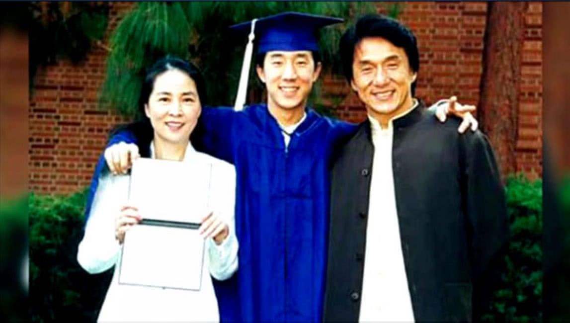 原创不提小龙女!65岁成龙称自己不是好丈夫,送歌给林凤娇和房祖名