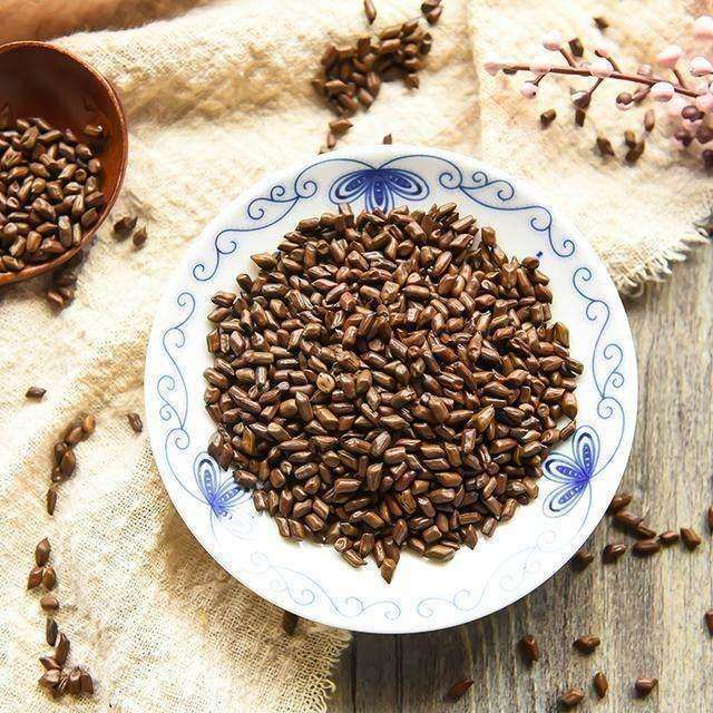 肚子大的像怀孕?白开水里扔点此物,燃脂刮油,