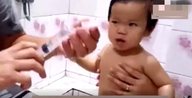                     原创            宝宝鼻塞流鼻涕？比打针吃药更好的方法是这个