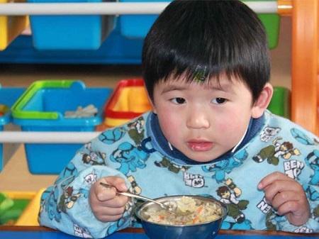                     经验：婆婆带娃4年，孩子从不积食，只用这1招，食欲好猛蹿个