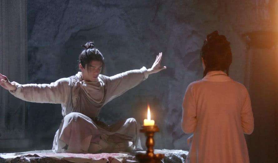 阳顶天练乾坤大挪移要二十年,张无忌却只用一天?_武功