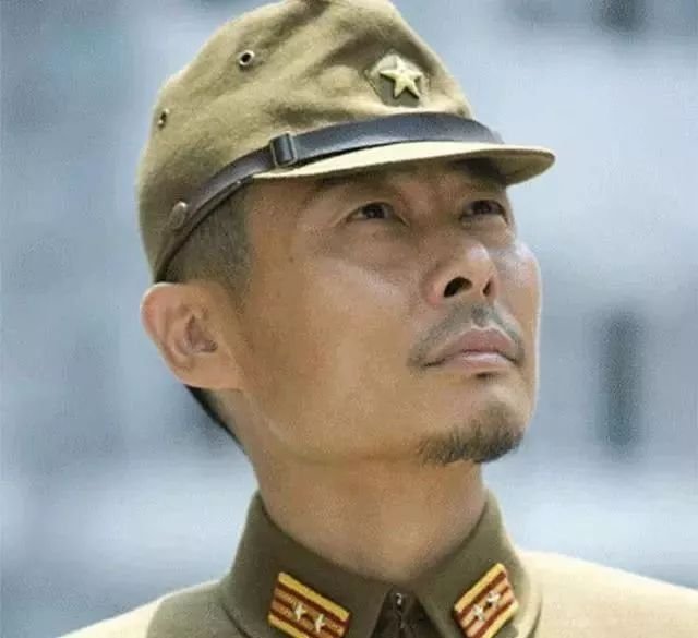 二战时期,为何日本军帽上有一个五角星?_日军