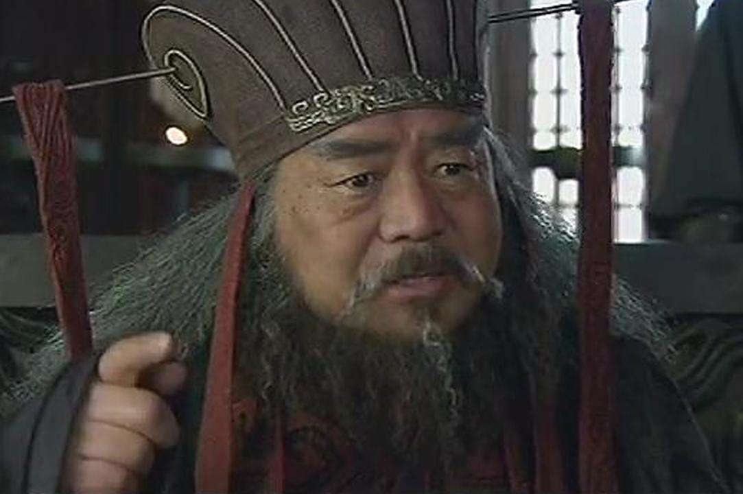 挟天子以令诸侯不是曹操最先想到的，确是曹操最先办到的