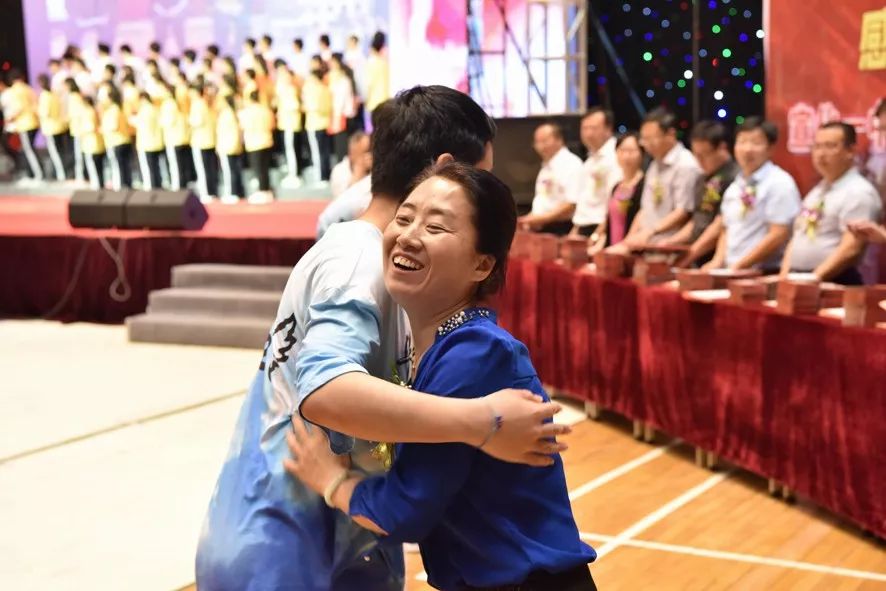 感恩骄傲使命宣化一中毕业典礼刷爆了朋友圈