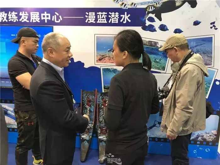 潜水理论课的学习会在漫蓝潜水俱乐部店面内进行,学习潜水理论,你