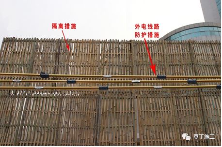 5,当达不到以上安全距离的要求时,必须编制外电线路防护方案,采取绝缘