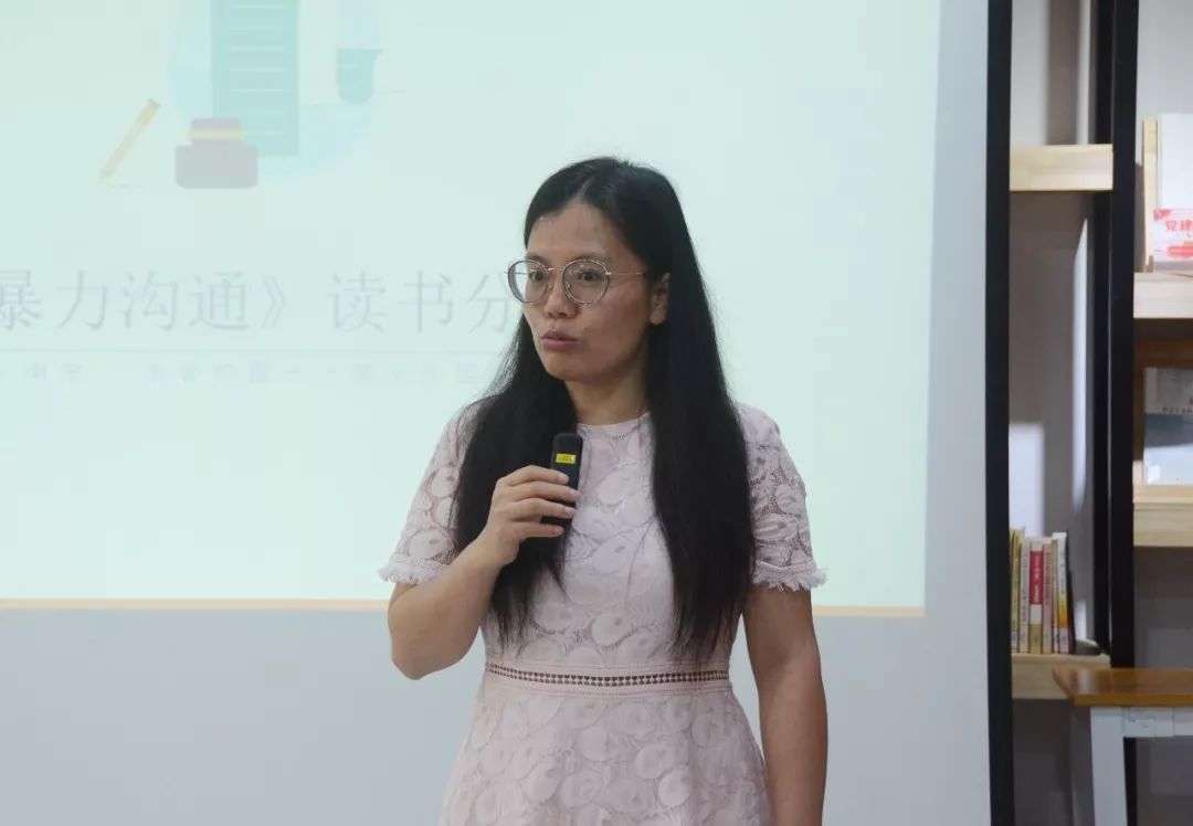 李凌主任总结发言李凌主任为李阳老师颁发聘书最后,全体人员合影留念