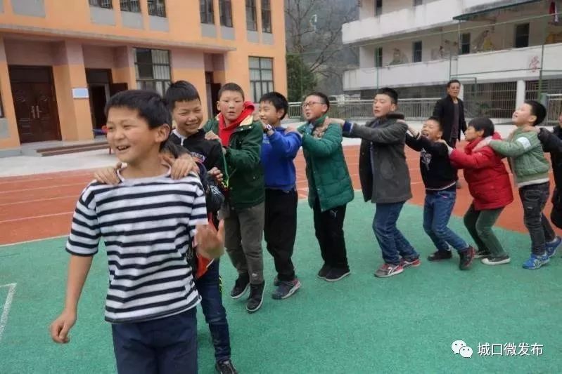 蓼子一小蓼子一小组织开展心理健康主题班会.