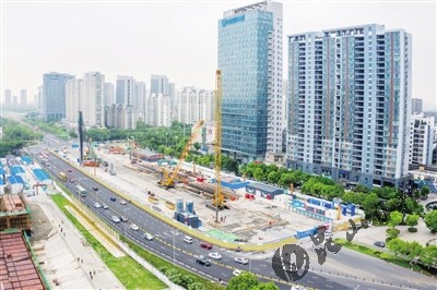 洞庭湖路站施工现场。记者 周舟 摄记者张卉春陆娟占长孙2018年8月，苏州市