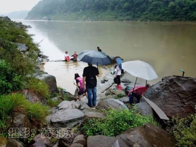 六月的大雨,都不能阻止我们探寻张飞古道和野温泉的热情,雨游雨泡更有