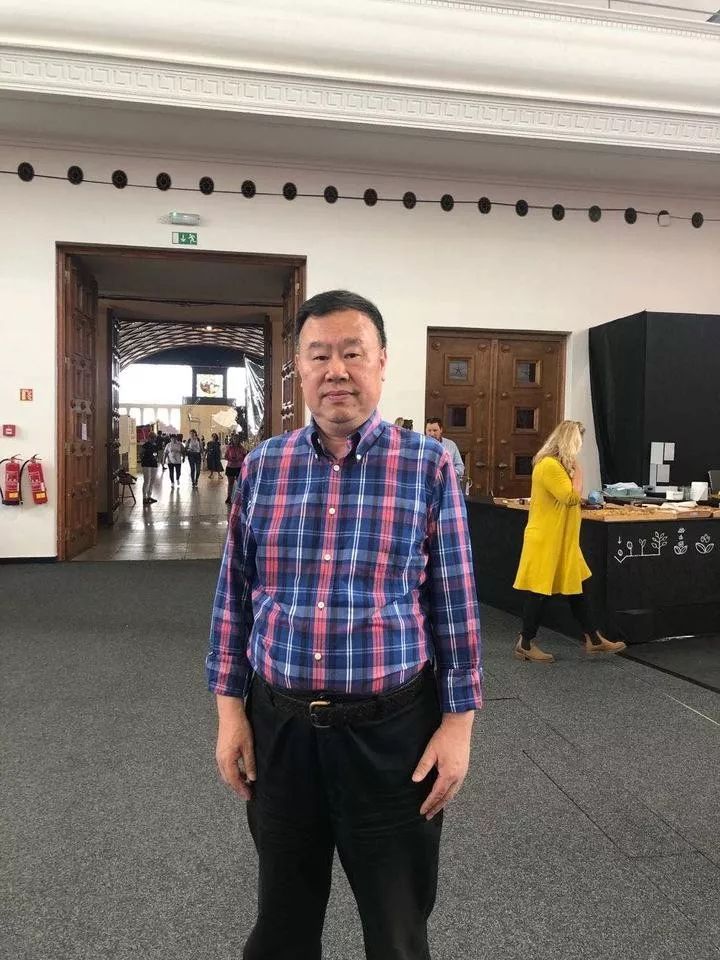 灯光诗人周正平荣获舞美界奥斯卡最佳灯光