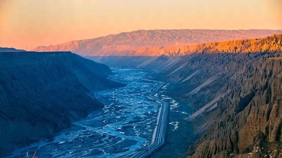 练胆子的时刻到了,独山子大峡谷景区22日开门玩"心跳"