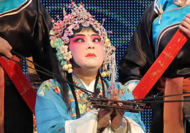 曲剧皇后张新芳:八岁登台九岁红,所谓坚强不过是无奈