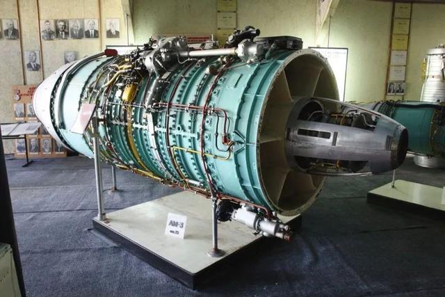 涡喷8的原型是苏联的РД-3М发动机,图中为АМ-3(РД-3)