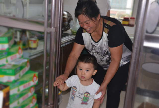                     经验：婆婆带娃4年，孩子从不积食，只用这1招，食欲好猛蹿个