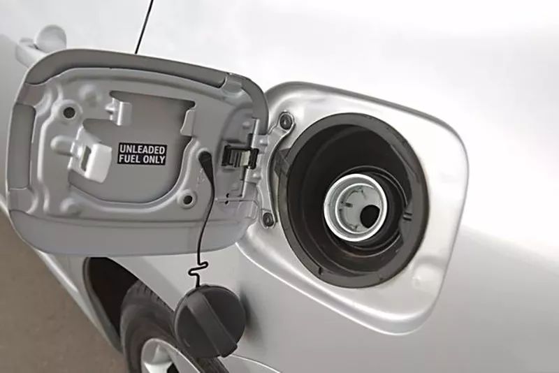 油箱大的汽车，长距离驾驶的必备之选，大油箱汽车，长距离驾驶的必备之选