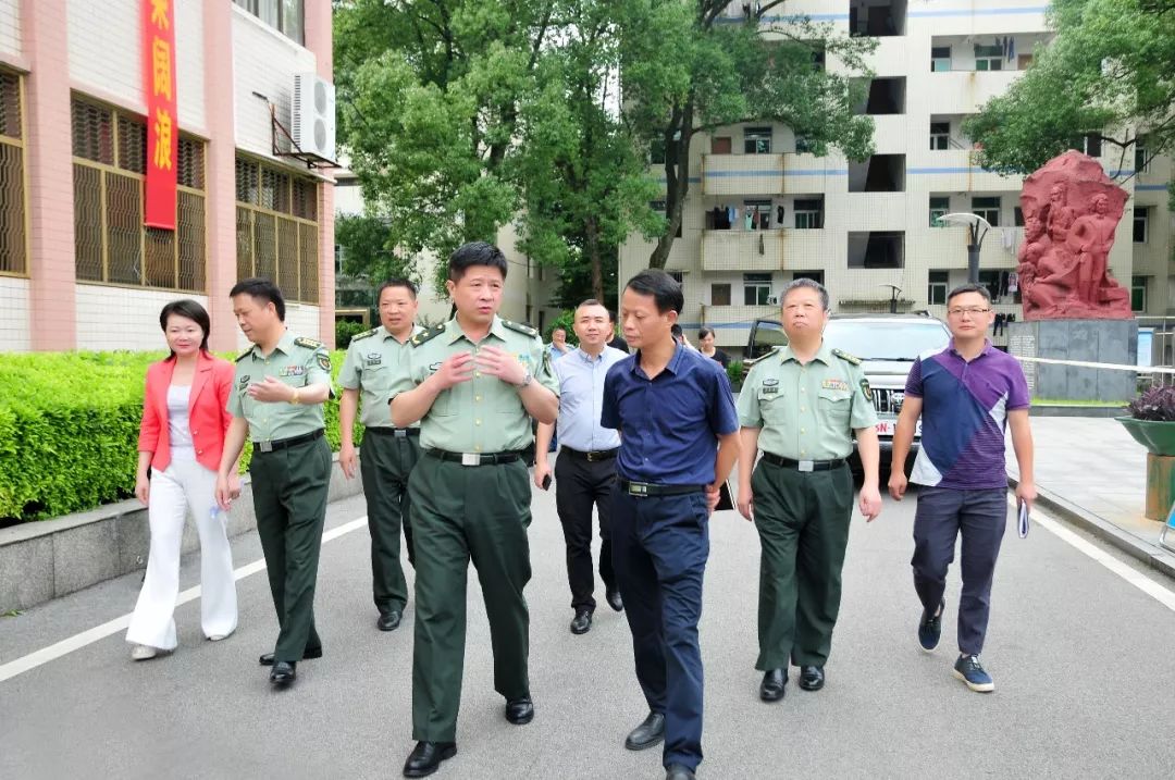 浏阳三中国防教育获这位现役少将点赞