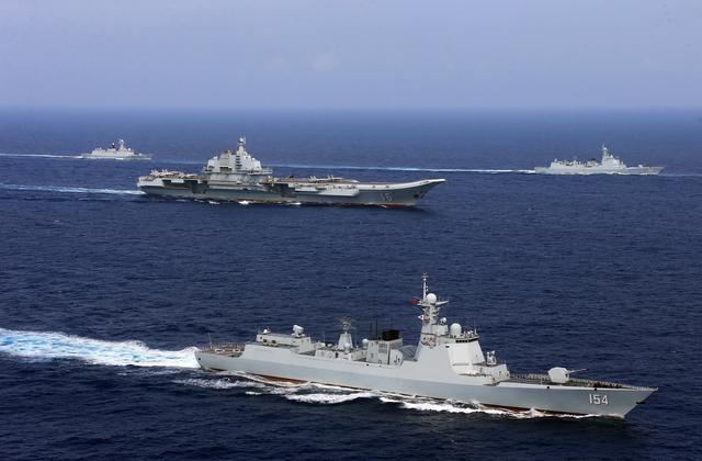 中国海军辽宁舰编队的舰艇配置,是保障第一次远洋训练