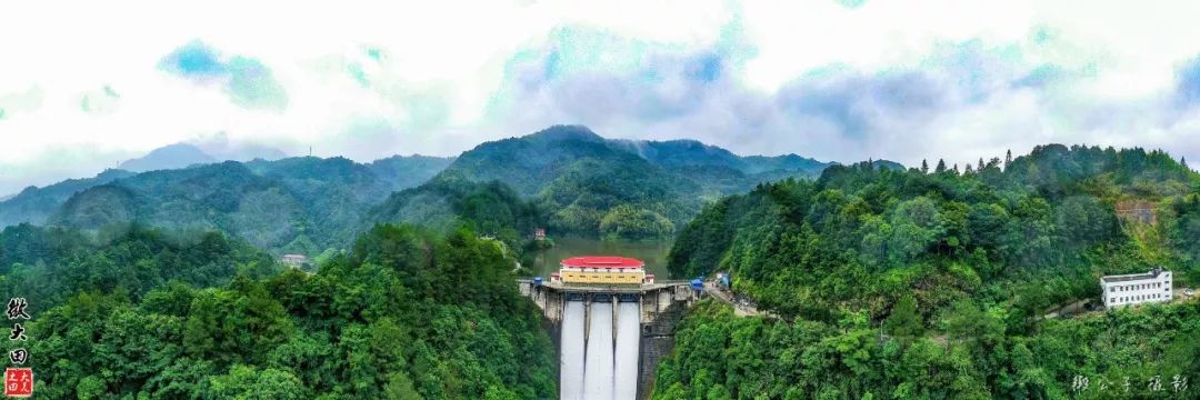 航拍福建大田坑口水库开闸泄洪壮观