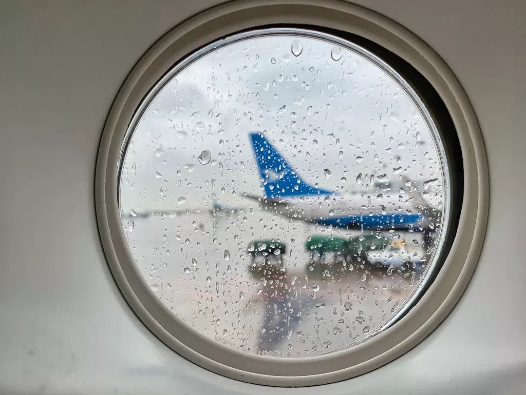 雨下整夜,我的爱溢出就像雨水