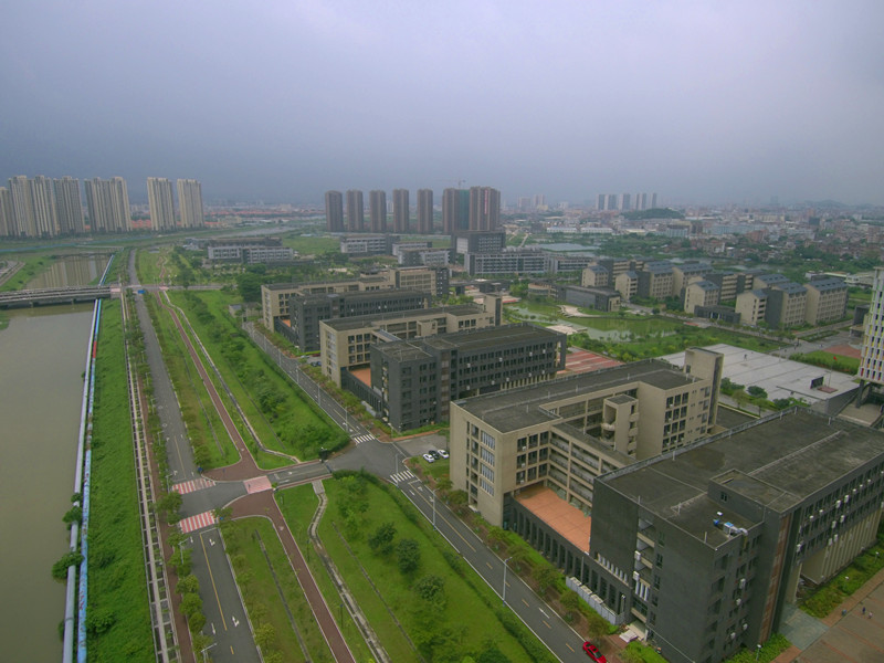航拍东莞一座职教城,在这里的学生太幸福啦