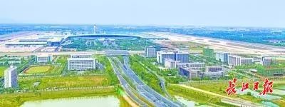 武汉发布 位于黄陂区的天河国际机场是中部地区最大的国际航空枢纽.