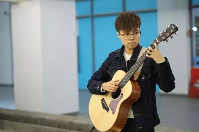 陈艺文黄德森卢家俊中国知名吉他演奏家.