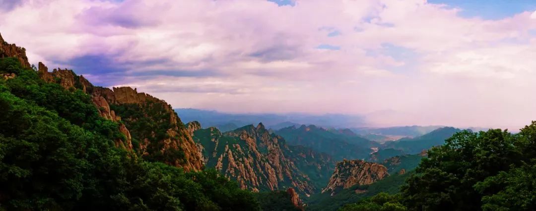 祖山最高峰天女峰1428米,登上天女峰,东观日出,南追帆影,西望长城,北