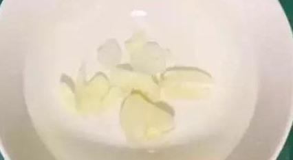                     小孩感冒一直咳嗽！来几颗熬碗水，宝宝再不部咳嗽，也没鼻涕了！