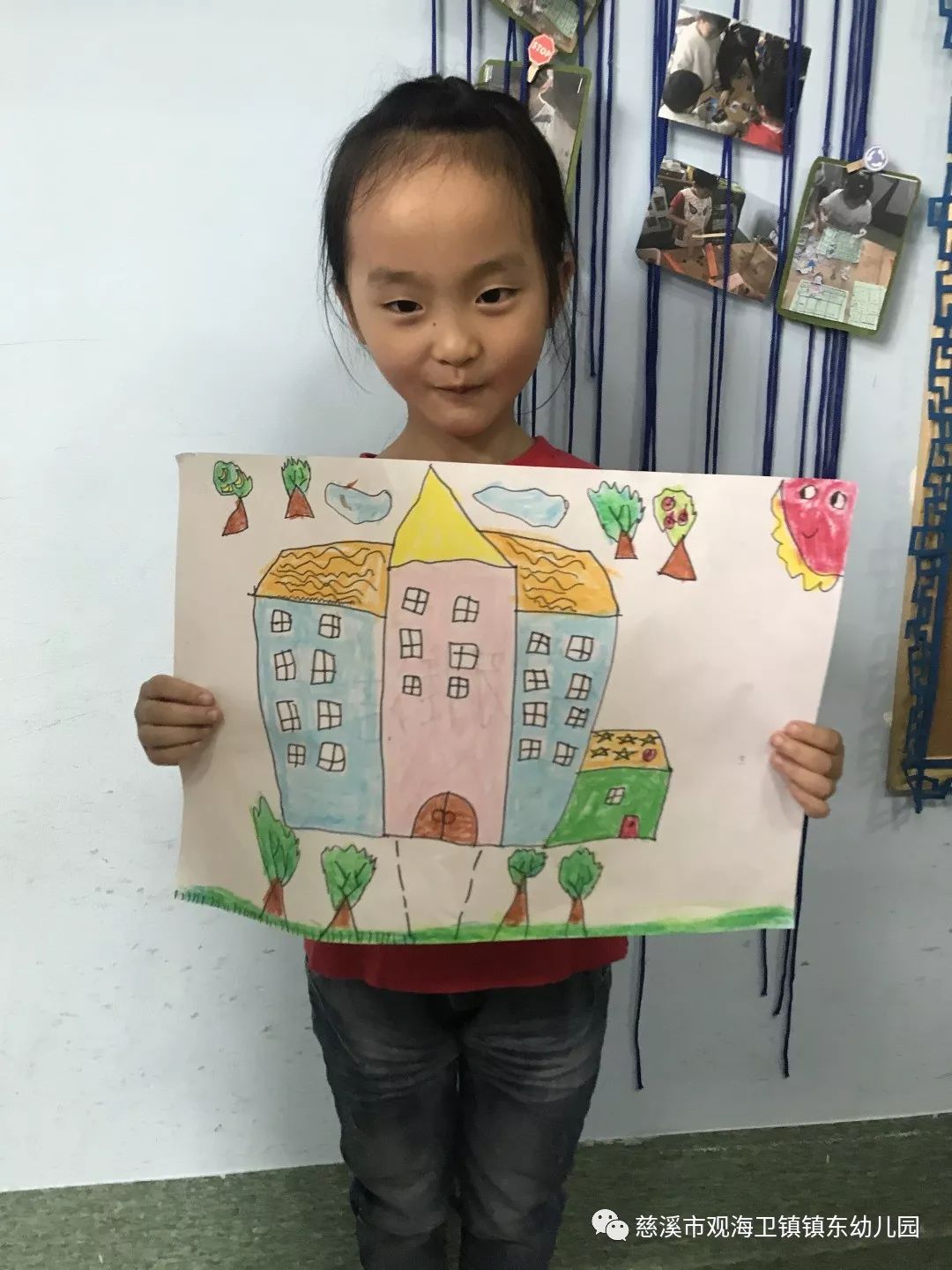 我希望的小学是这样的 "绘画心中的小学"让孩子们展示心中对小学生活